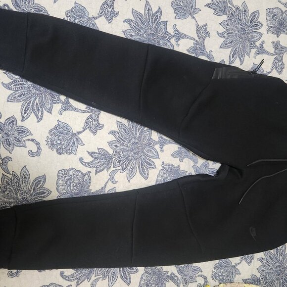 NEW Black Nike Tech 2nd gen (old season) - Picture 2 of 3